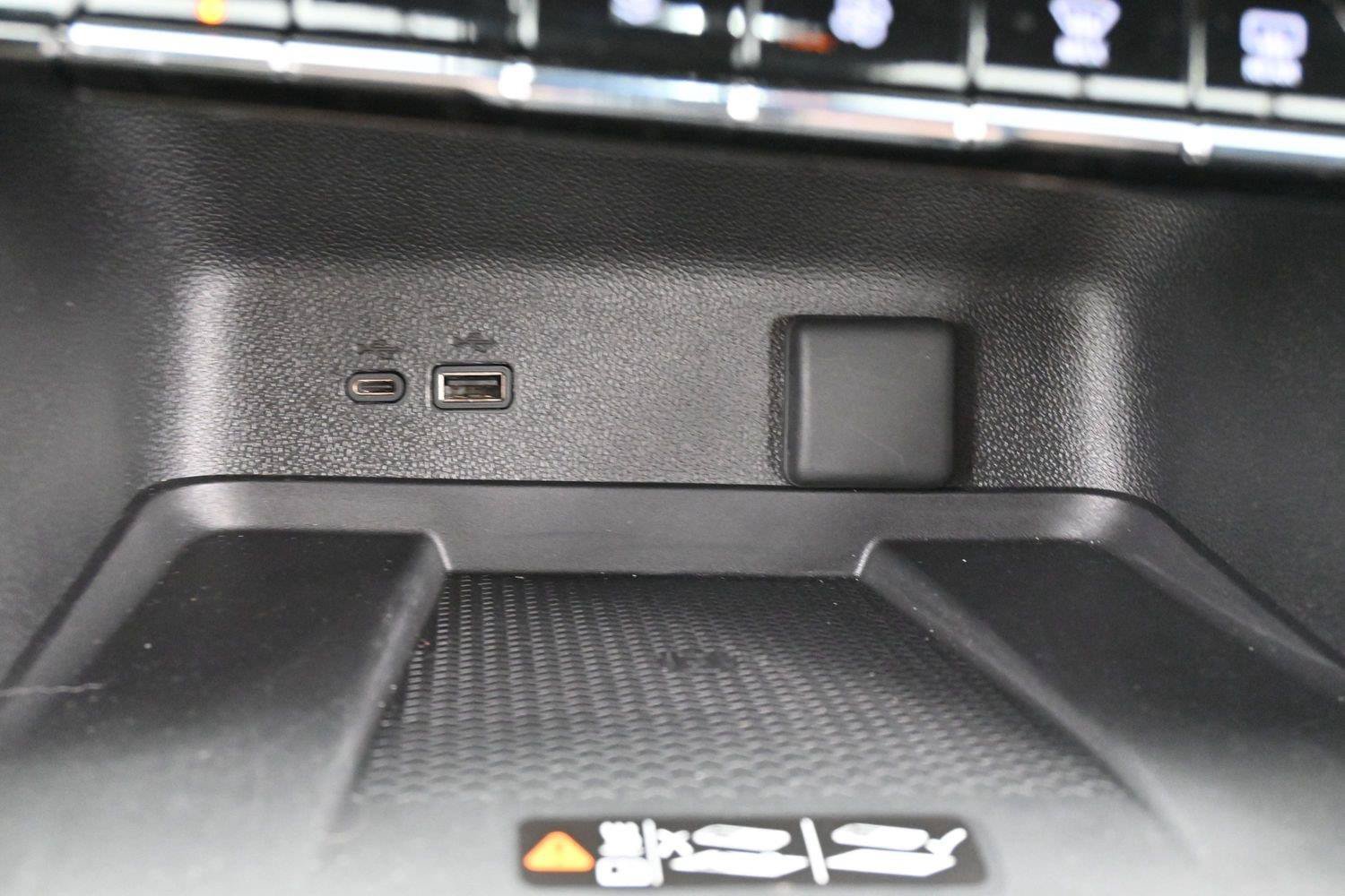 Used 2026 Chevrolet Traverse LT w/ Sun and Wheel Package FWD image 27