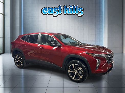 Certified 2024 Chevrolet Trax RS FWD image 1