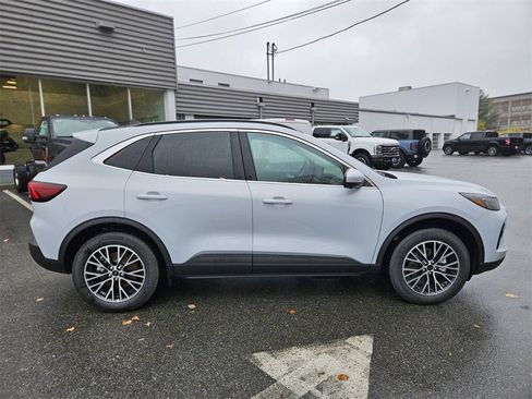 New 2025 Ford Escape SE w/ PHEV Premium Package image 6