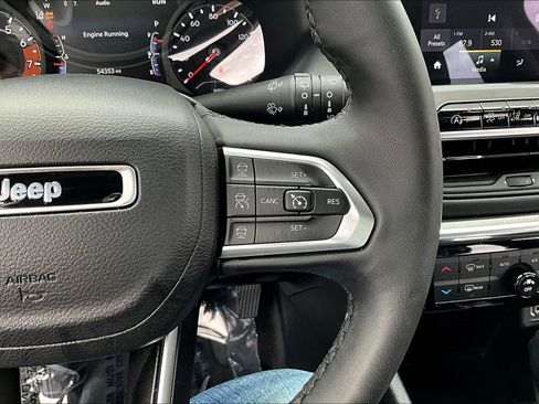 Used 2023 Jeep Compass Limited image 21