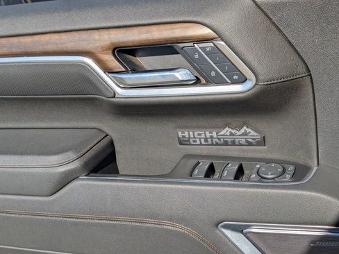 Used 2025 Chevrolet Silverado 1500 High Country AWD/4WD image 24
