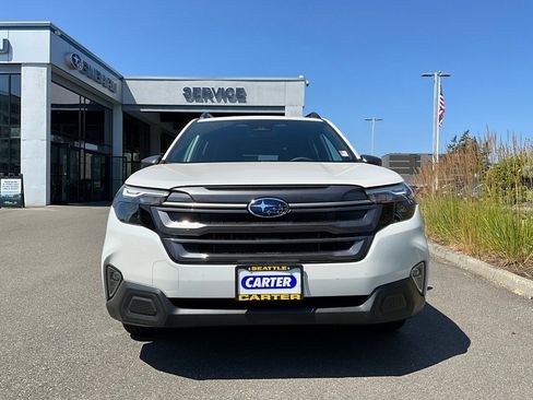 Used 2025 Subaru Forester Premium image 2