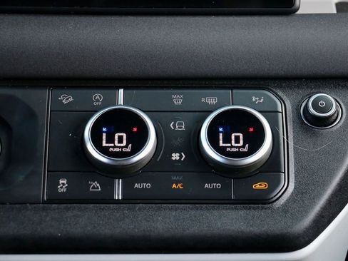 Used 2023 Land Rover Defender 110 S image 28