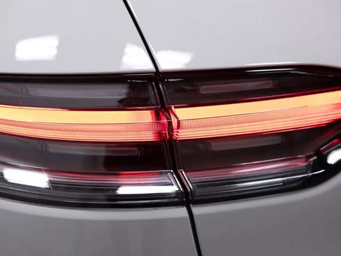 Certified 2026 Porsche Macan AWD/4WD image 19