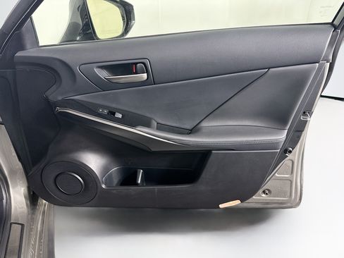 Used 2023 Lexus IS 300 w/ Comfort Package RWD image 31