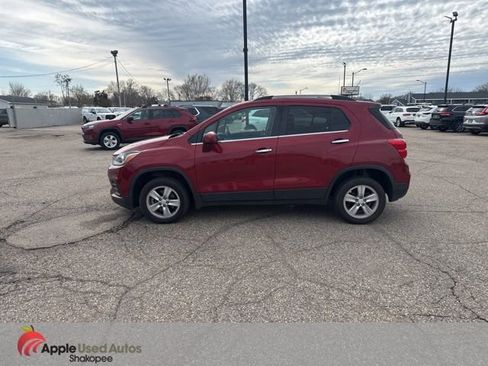 Used 2019 Chevrolet Trax LT w/ LT Convenience Package image 3