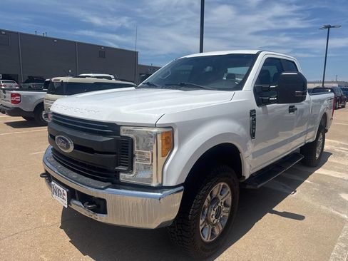 Used 2017 Ford F250 XL w/ Power Equipment Group AWD/4WD image 1