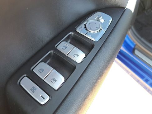 Used 2023 Genesis G70 2.0T image 14