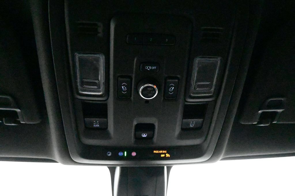 Used 2021 GMC Yukon Denali w/ Denali Premium Package AWD/4WD image 19