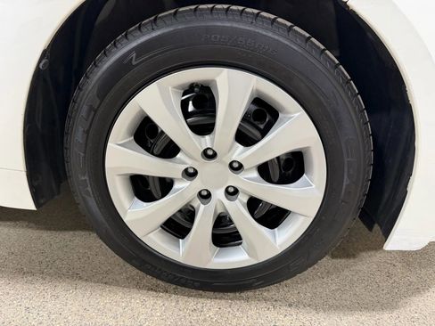 Used 2021 Toyota Corolla LE w/ Carpet Mat Package (TMS) image 58