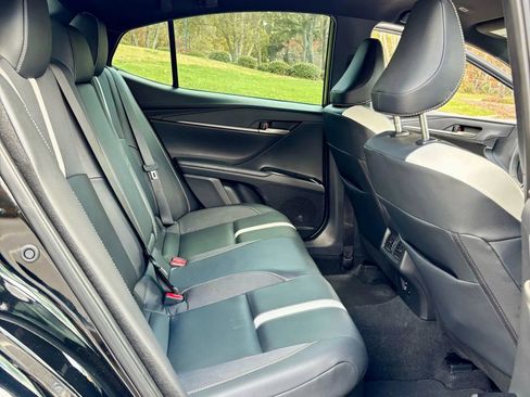 Used 2025 Toyota Camry SE image 11