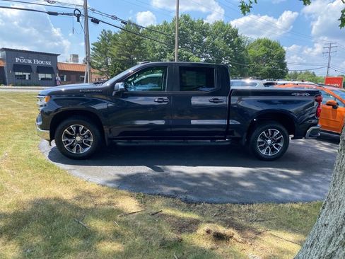 Used 2023 Chevrolet Silverado 1500 LT AWD/4WD image 7