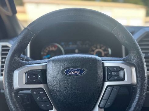 Used 2015 Ford F150 Lariat image 19