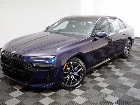 New 2026 BMW 760i xDrive w/ Executive Package image 2