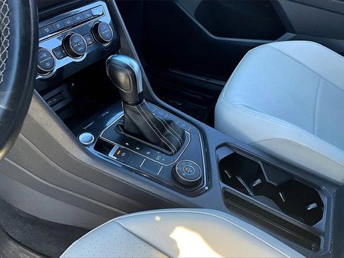 Used 2021 Volkswagen Tiguan SE R-Line image 12