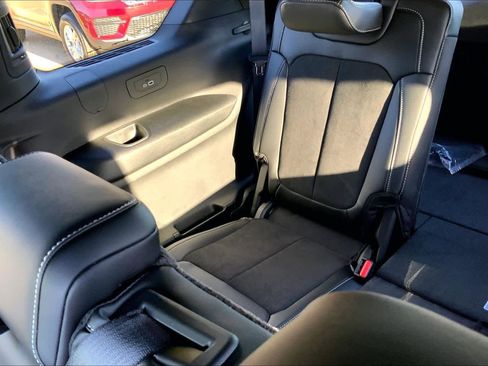 New 2025 Jeep Grand Cherokee L Altitude RWD image 17