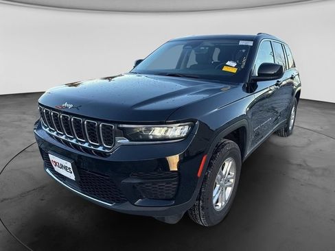 Used 2023 Jeep Grand Cherokee Laredo AWD/4WD image 11