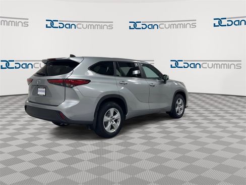 Used 2023 Toyota Highlander LE image 8
