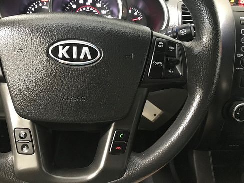 Used 2013 Kia Sorento LX FWD image 25