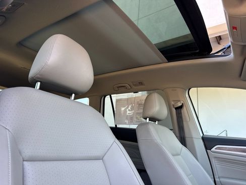 Used 2021 Volkswagen Atlas SE w/ Panoramic Sunroof Package FWD image 20