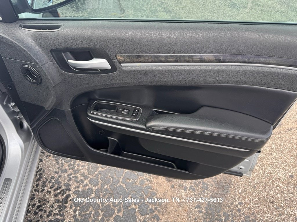 Used 2020 Chrysler 300 Limited RWD image 14