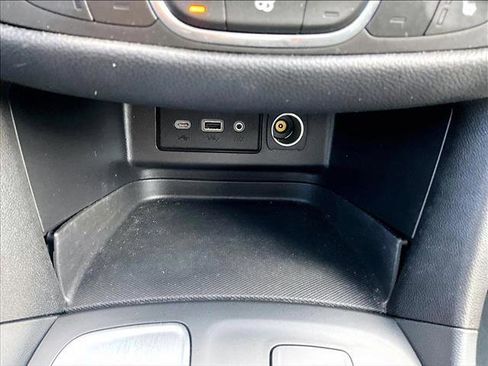 Used 2023 Chevrolet Equinox LT FWD image 25