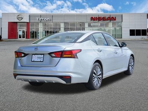 Used 2025 Nissan Altima 2.5 SV FWD image 4