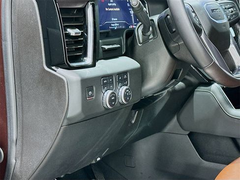 Used 2024 GMC Sierra 2500 Denali Ultimate image 10