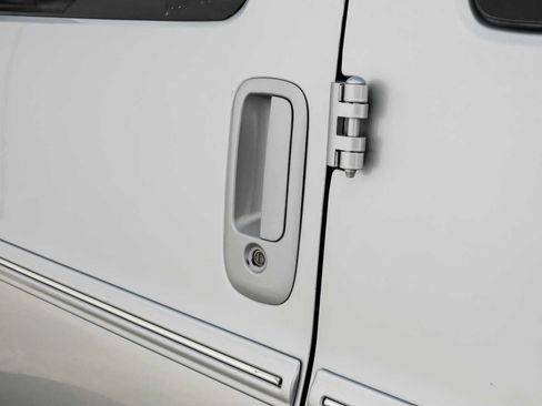 Used 2011 Chevrolet Express 1500 image 45