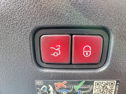 Used 2025 Mercedes-Benz CLE 300 4MATIC Coupe image 18