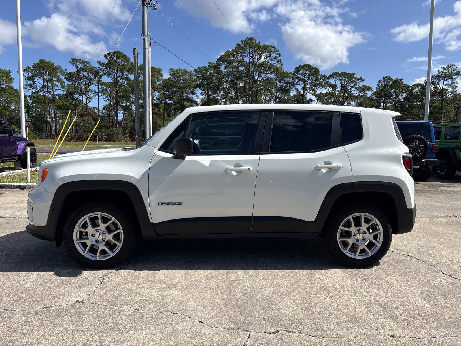 Certified 2023 Jeep Renegade Latitude AWD/4WD image 6