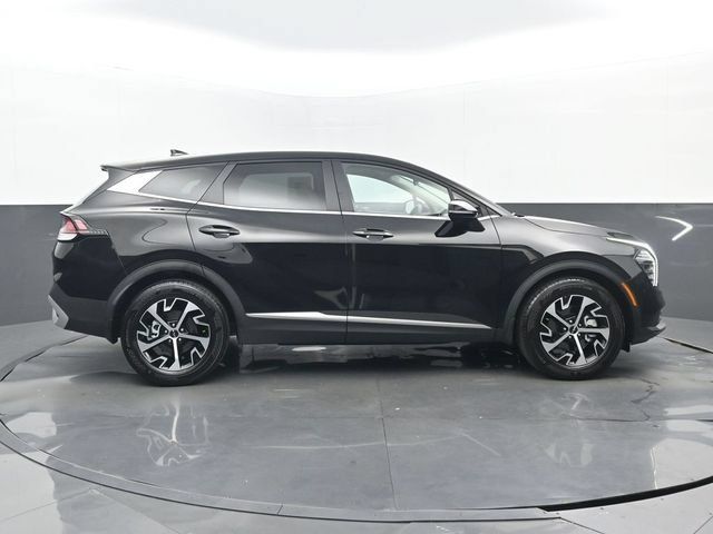 Used 2024 Kia Sportage EX FWD image 2