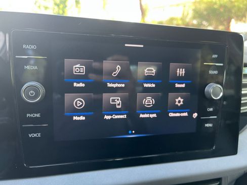 Used 2025 Volkswagen Jetta SE image 21