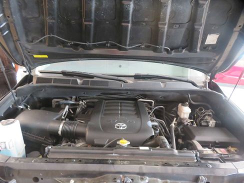 Used 2017 Toyota Sequoia Platinum AWD/4WD image 75