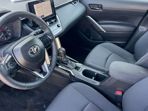 Used 2024 Toyota Corolla Cross LE FWD image 9