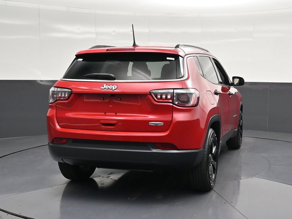 Used 2021 Jeep Compass Latitude FWD image 2