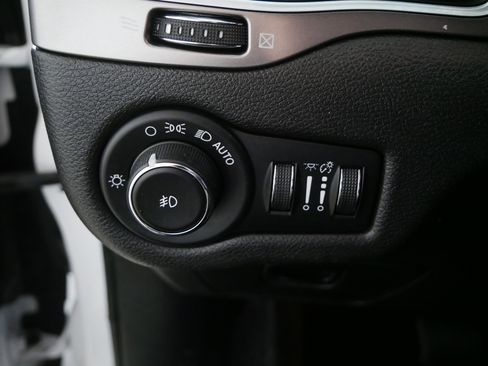 Used 2019 Jeep Cherokee Latitude Plus image 26