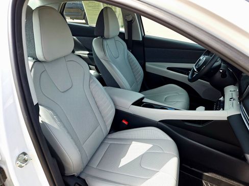 Certified 2024 Hyundai Elantra Limited FWD image 26