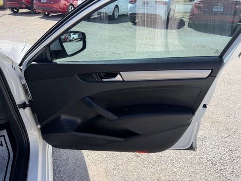 Used 2014 Volkswagen Passat 1.8T S image 10