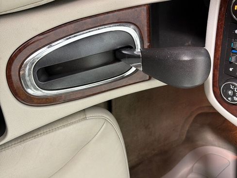 Used 2011 Chevrolet Impala LT w/ Luxury Edition Package FWD image 17