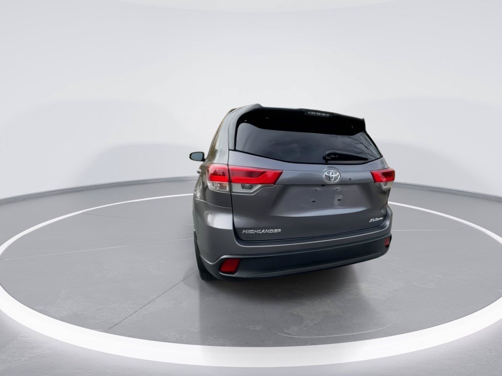 Used 2019 Toyota Highlander XLE AWD/4WD image 7