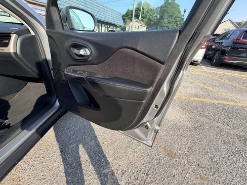 Used 2016 Jeep Cherokee Latitude AWD/4WD image 60