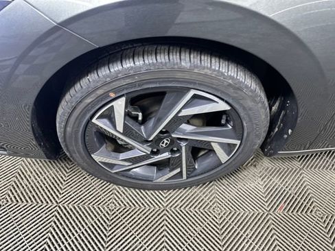 Certified 2025 Hyundai Elantra Limited image 27