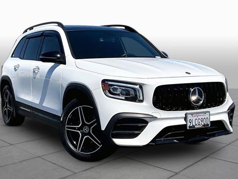 Used 2023 Mercedes-Benz GLB 250 4MATIC image 2