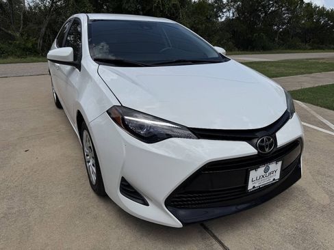 Used 2019 Toyota Corolla LE FWD image 3