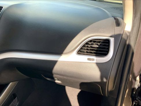 Used 2018 Dodge Journey SE w/ Connectivity Group image 17