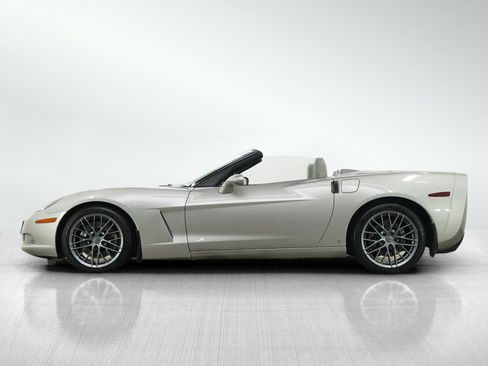Used 2007 Chevrolet Corvette Convertible w/ Preferred Equipment Group RWD image 3