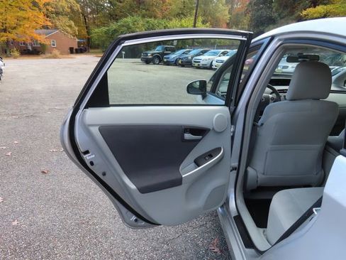 Used 2010 Toyota Prius Three image 10