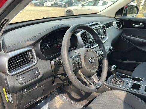Used 2017 Kia Sorento LX image 11
