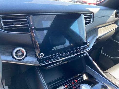 Used 2024 Jeep Wagoneer Series II w/ Premium Group I AWD/4WD image 20